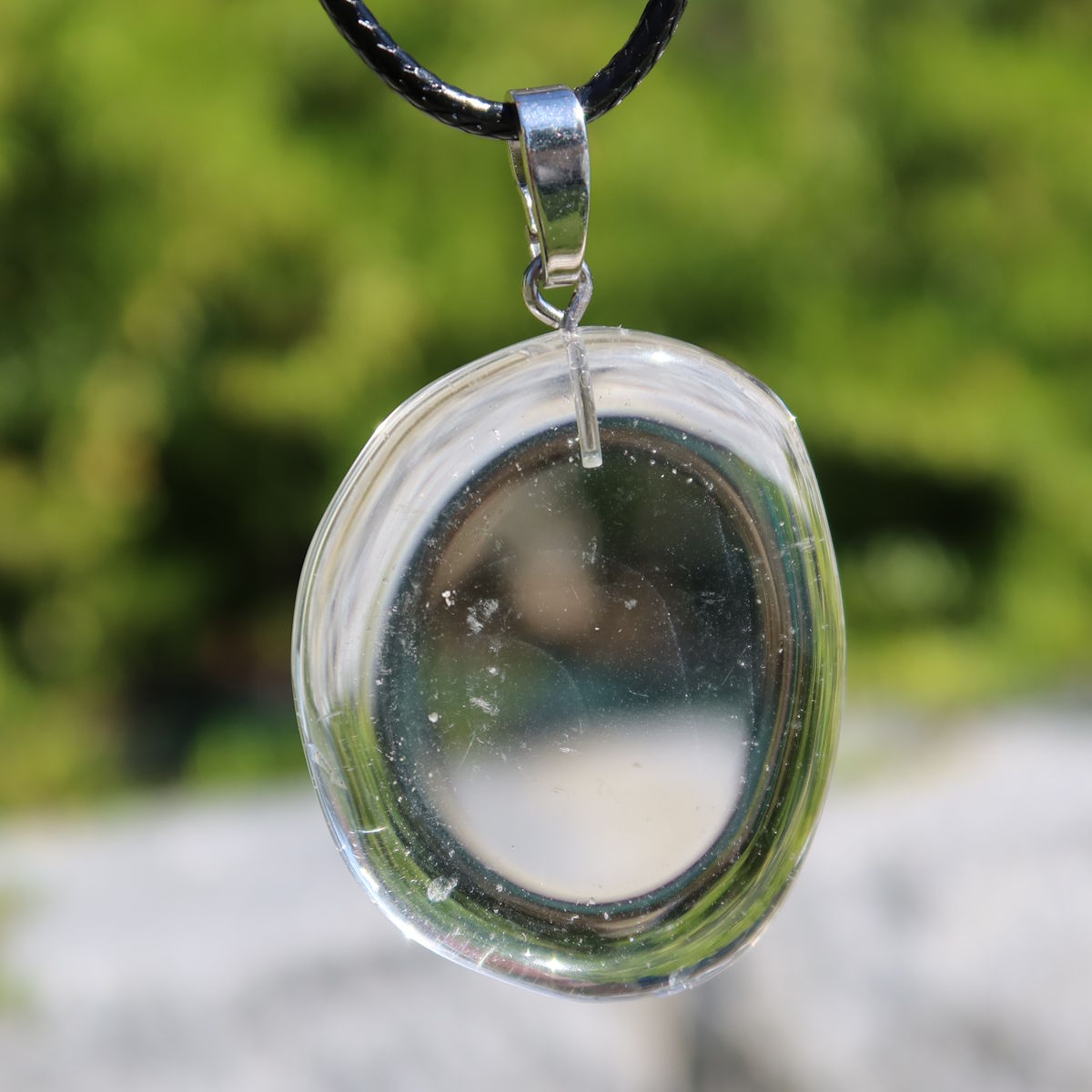 Unique 36mm Bergkristall pendant with silver loop, natural clarity for focus and stability