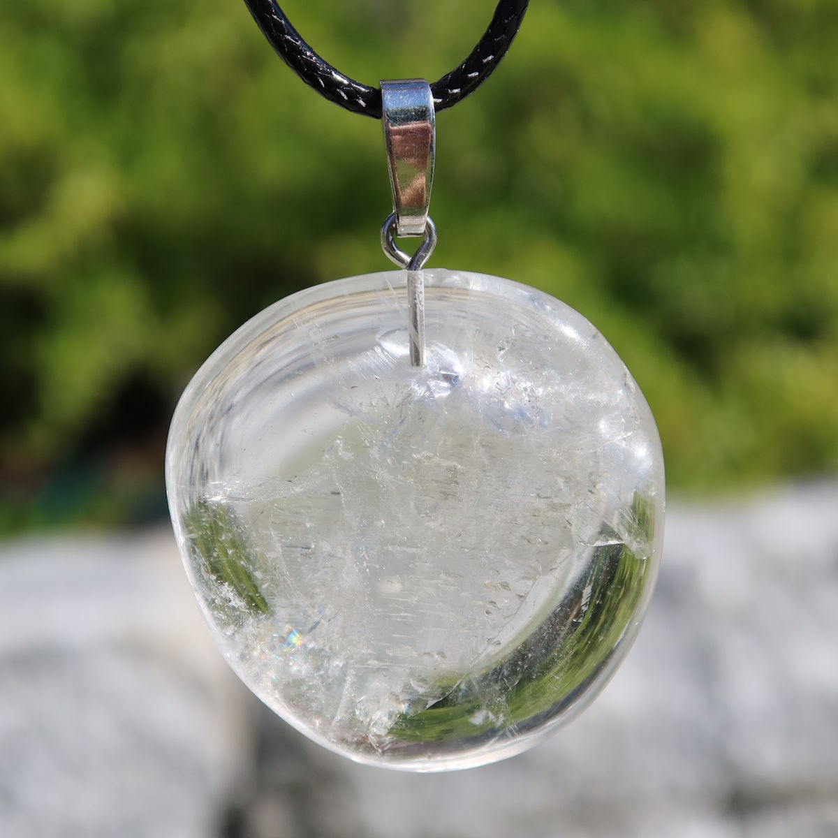 Bergkristall Anhänger 35mm mit Silberöse, fördert klare Gedanken und Stabilität, einzigartiges Unikat, glänzend und transparent.