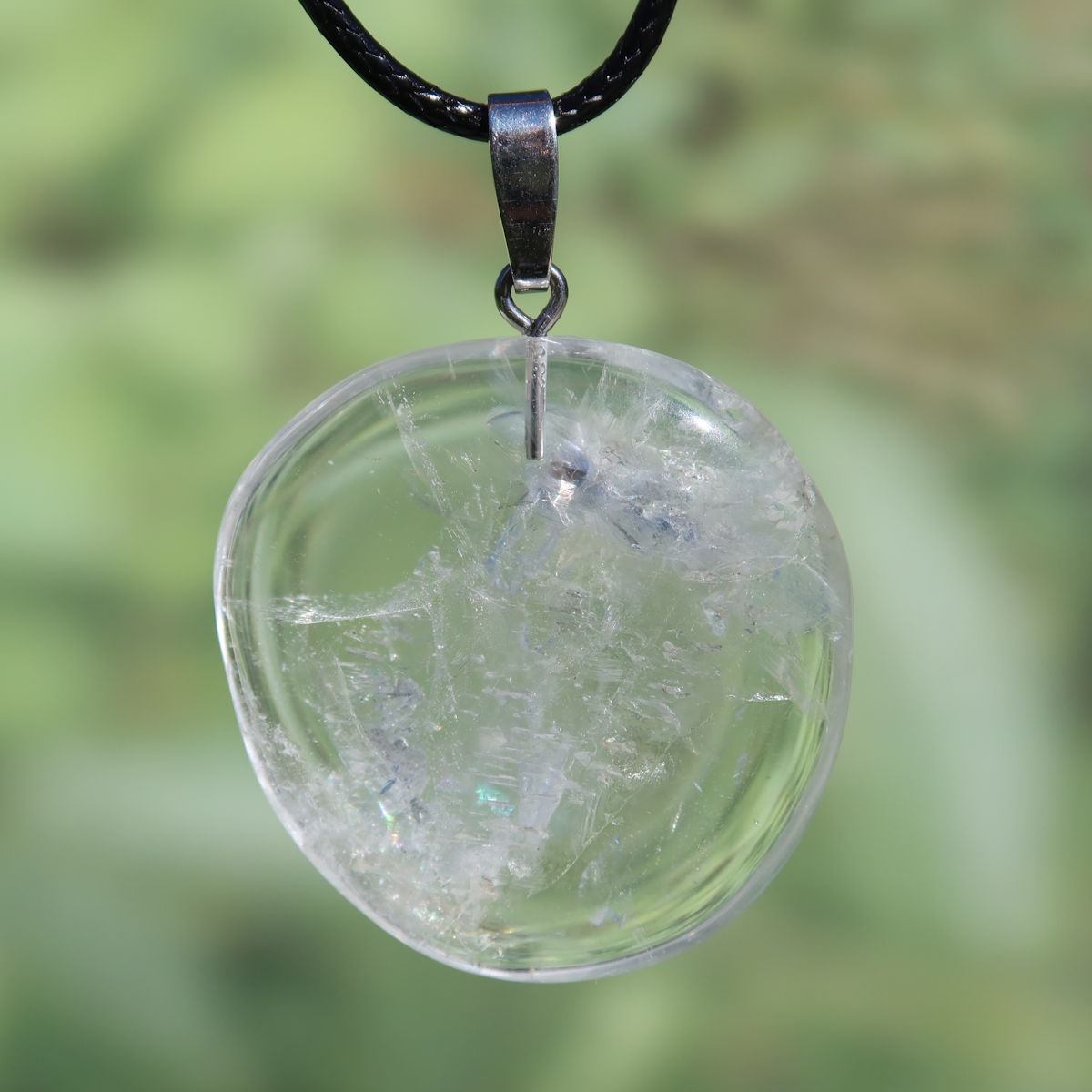 Bergkristall Anhänger 35mm mit Silberöse, fördert klare Gedanken und Stabilität, einzigartiges Unikat, glänzend und transparent.