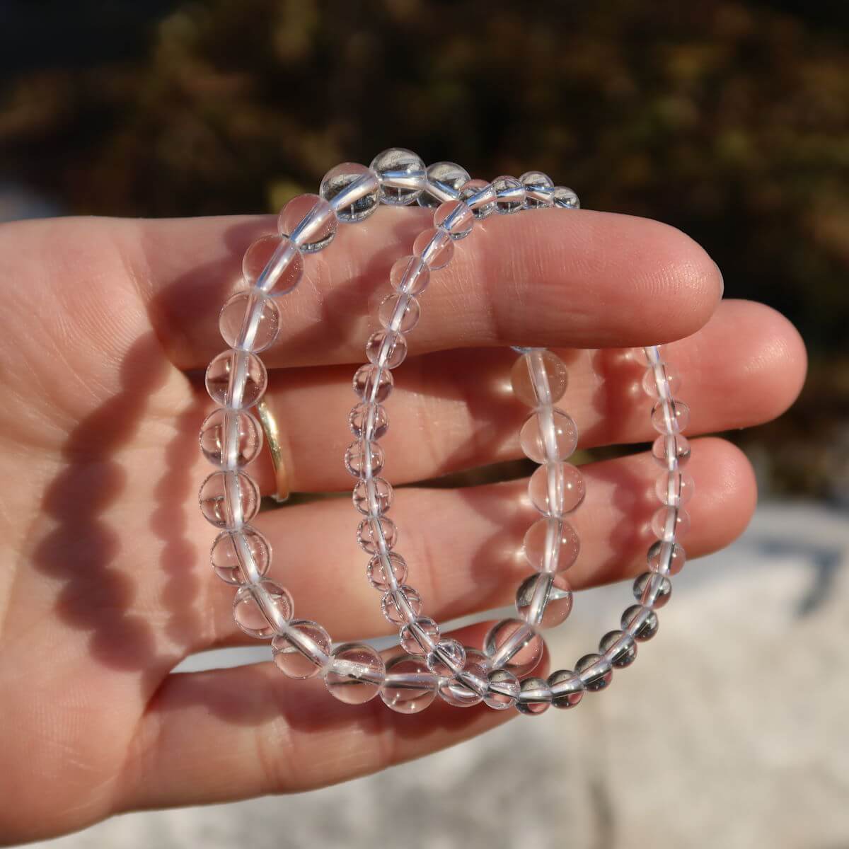 Bergkristall Edelsteinarmband in verschiedenen Größen, erhältlich im Online Shop Steinwelten Graz und Wiener Neustadt.