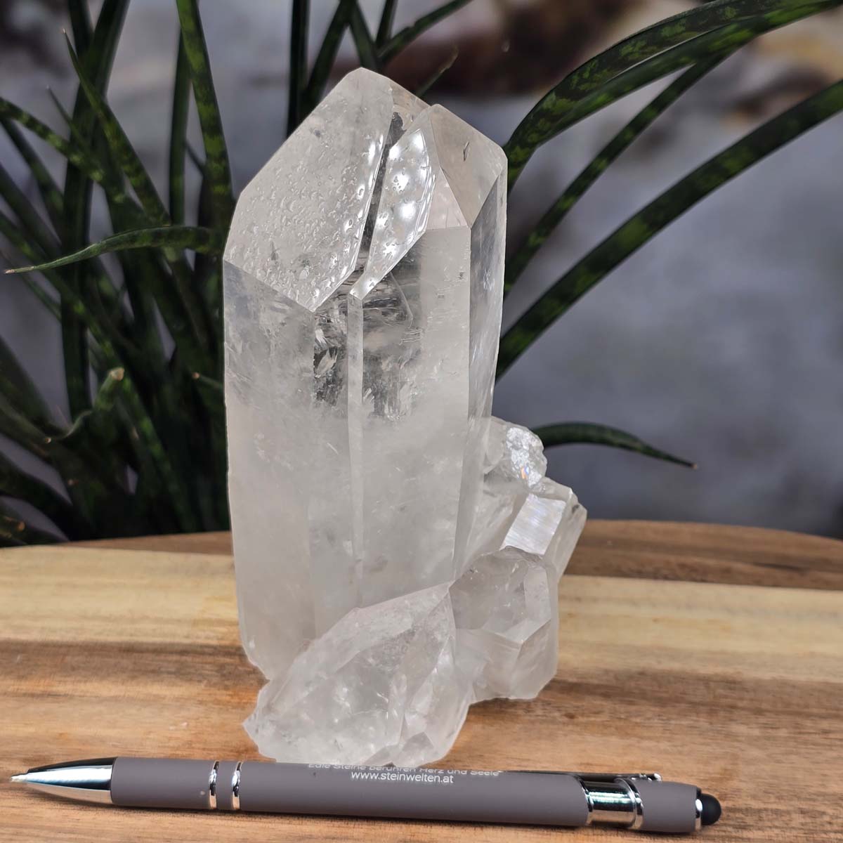 Bergkristall Stufe 1A Qualität, 15x18x9 cm - Klarheit und Fokus - UNIKAT Nr. 28, ungeschliffen, natürliche brasilianische Kristallstufe.