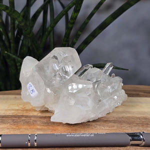Bergkristall Stufe 1A Qualität, 7x10x6 cm - Klarheit und Fokus - UNIKAT Nr. 38 mit klaren Spitzen und natürlichen Strukturen.