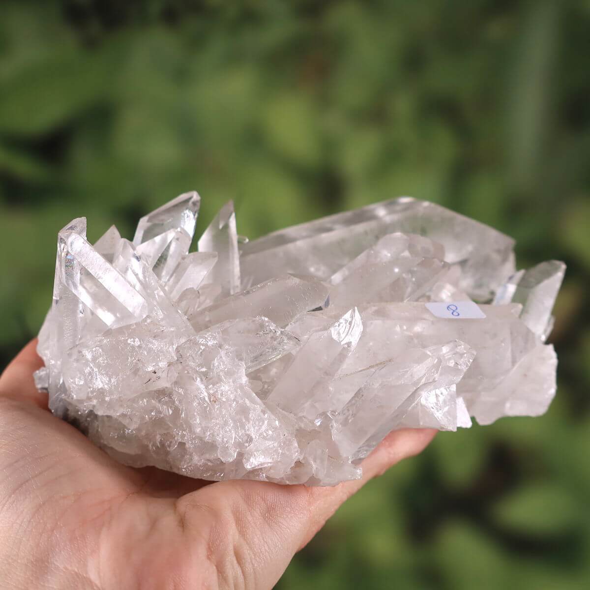 Raw Brazilian Bergkristall crystal cluster, 0.8kg, showcasing natural clarity and unique formations with pen for scale.