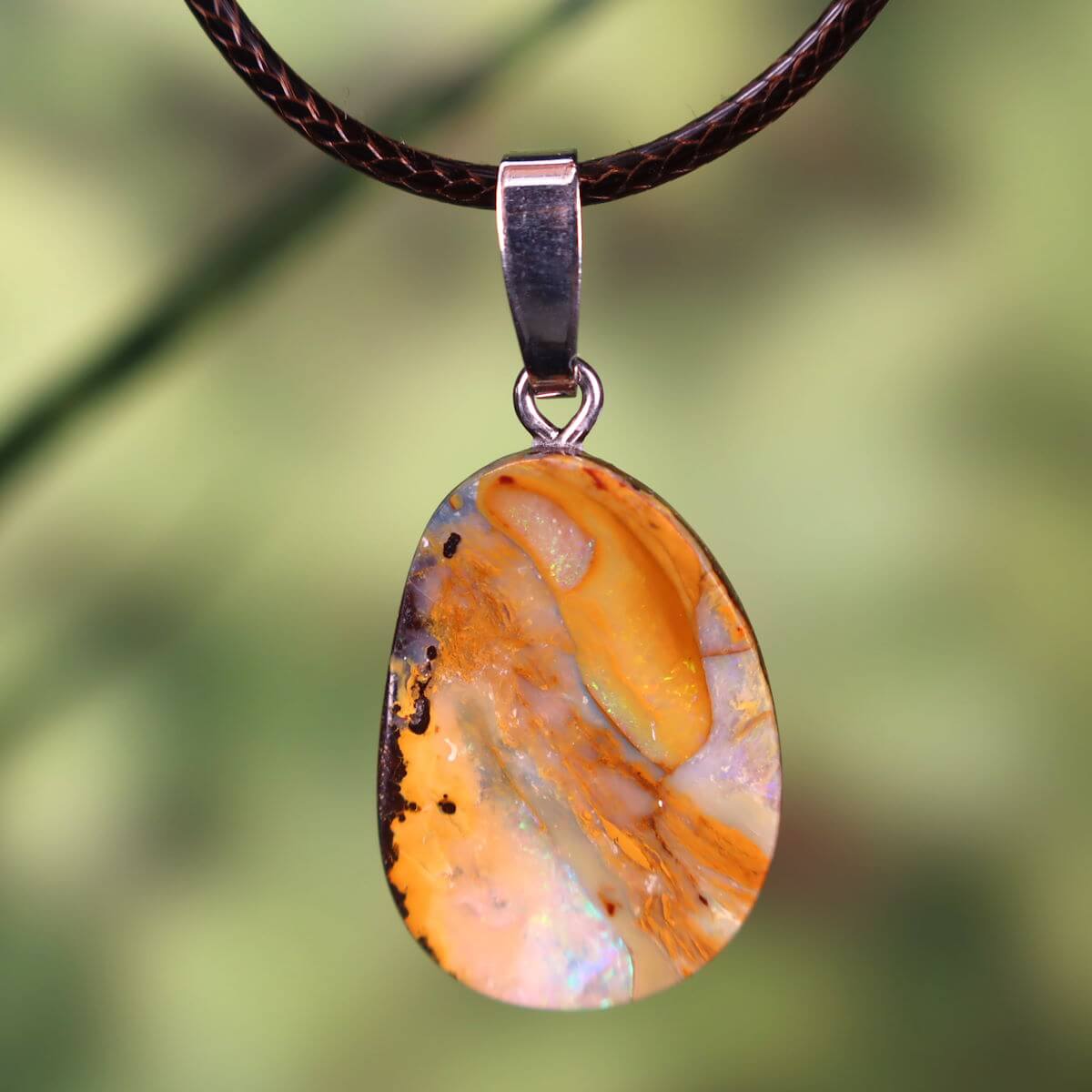 Boulder Opal Anhänger - Unikat Nr. 40 - Handgeschliffen - Echter Edelstein mit massiver Silberschlaufe - Größe 25x17mm - Freude und Leichtigkeit