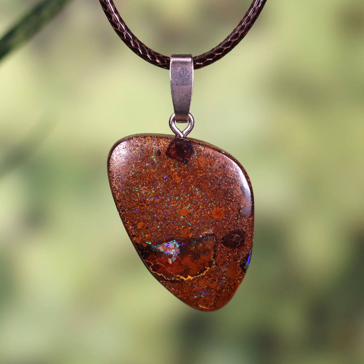 Boulder Opal Anhänger - Unikat Nr. 43 - Handgeschliffen - Echter Edelstein mit massiver Silberschlaufe - Größe 30x21mm - Freude und Leichtigkeit