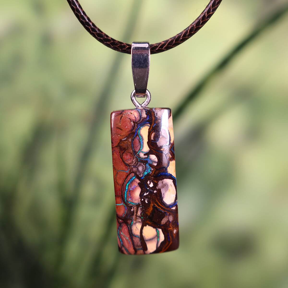 Boulder Opal Anhänger - Unikat Nr. 50 - Handgeschliffen - Echter Edelstein mit massiver Silberschlaufe - Größe 30x13mm