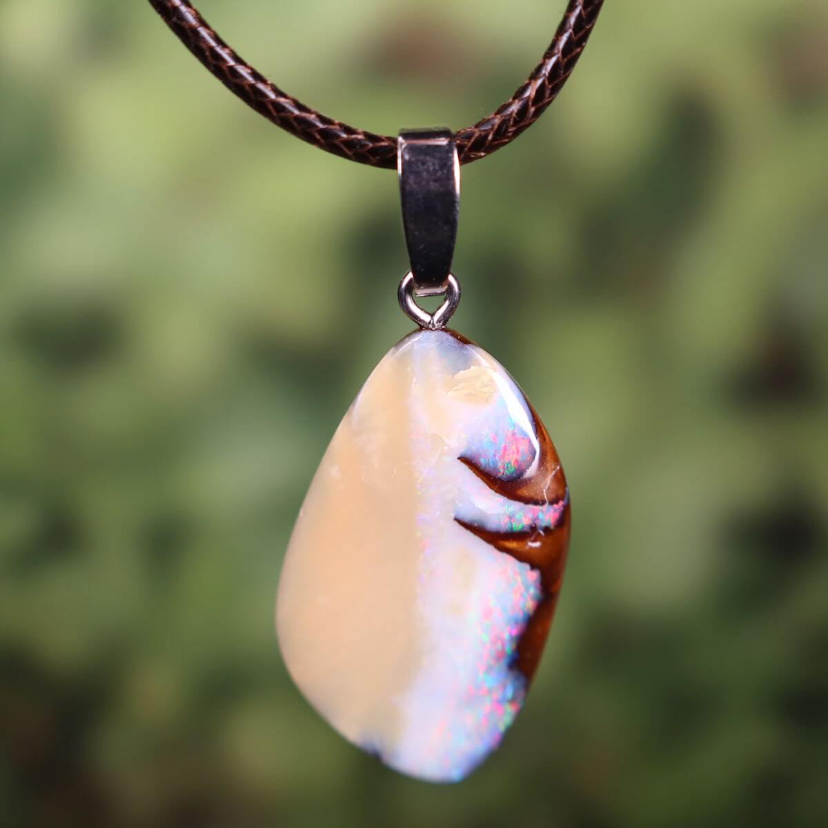 Boulder Opal Anhänger - Unikat Nr. 60 - Handgeschliffen - Echter Edelstein mit massiver Silberschlaufe - Größe 35x20mm - Freude und Leichtigkeit