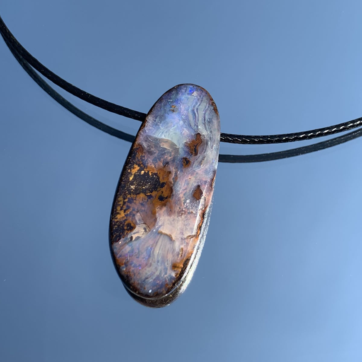 Boulder Opal Kettenanhänger von Steinwelten 