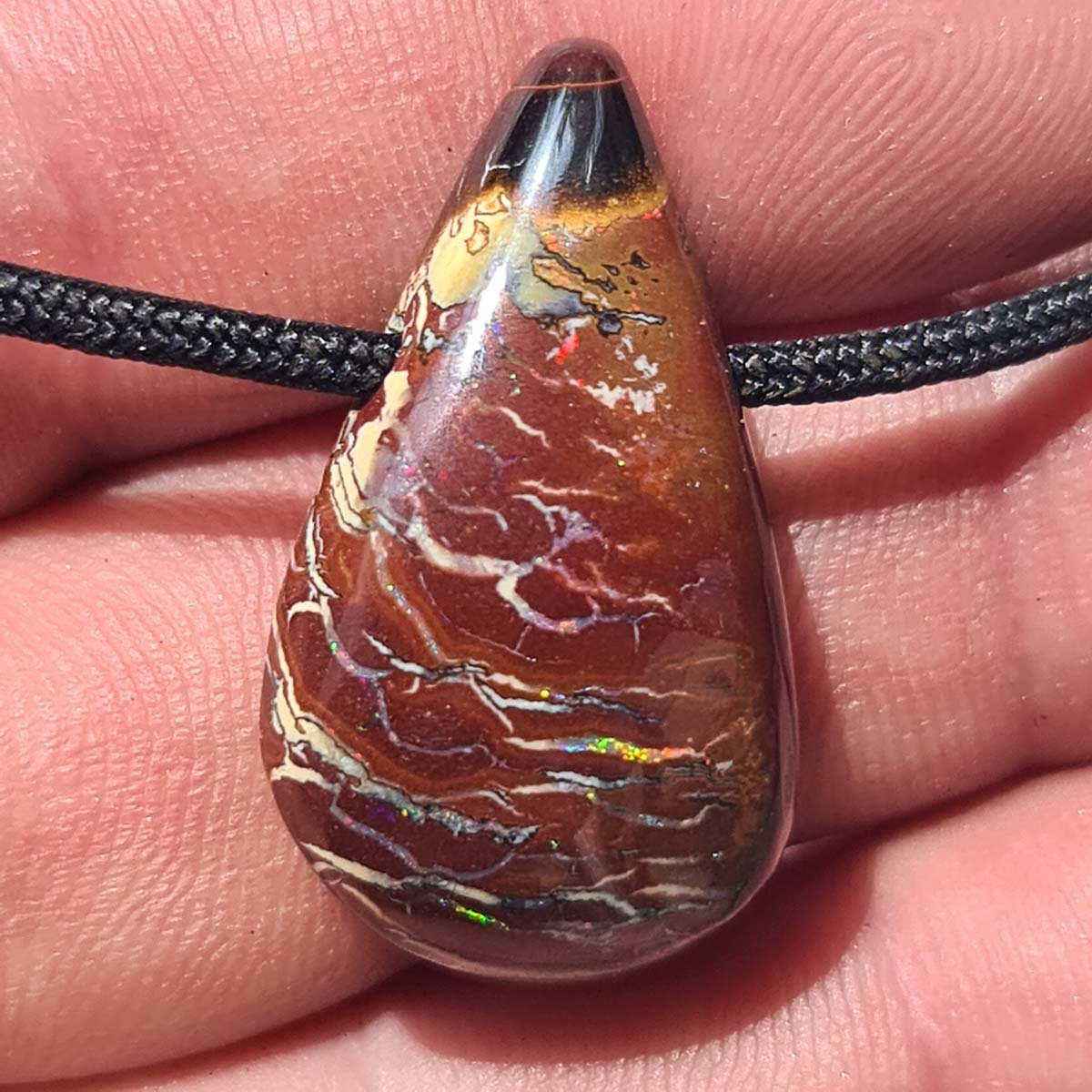 Opal als Kettenanhänger kaufen bei Steinwelten