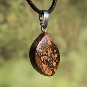 Boulder Opal Anhänger - Positivität und Freude - Nr. 14 mit einzigartigen Mustern und Silberöse, handgeschliffen.