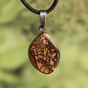 Boulder Opal Anhänger - Positivität und Freude - Nr. 14, handgeschliffener Stein mit einzigartigem Muster und Silberöse