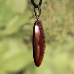 Boulder Opal Anhänger - Positivität und Freude - Nr. 19, handgeschliffener Stein mit einzigartigem Muster und Silberöse