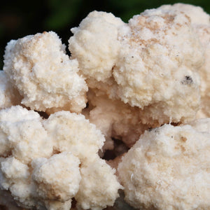 1A Aragonite naturelle sur matrice XL avec formation en grappes – Maroc – 5,2 kg – 22x22x18 cm – N°14
