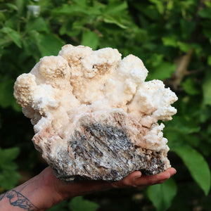 1A Aragonite naturelle sur matrice XL avec formation en grappes – Maroc – 5,2 kg – 22x22x18 cm – N°14