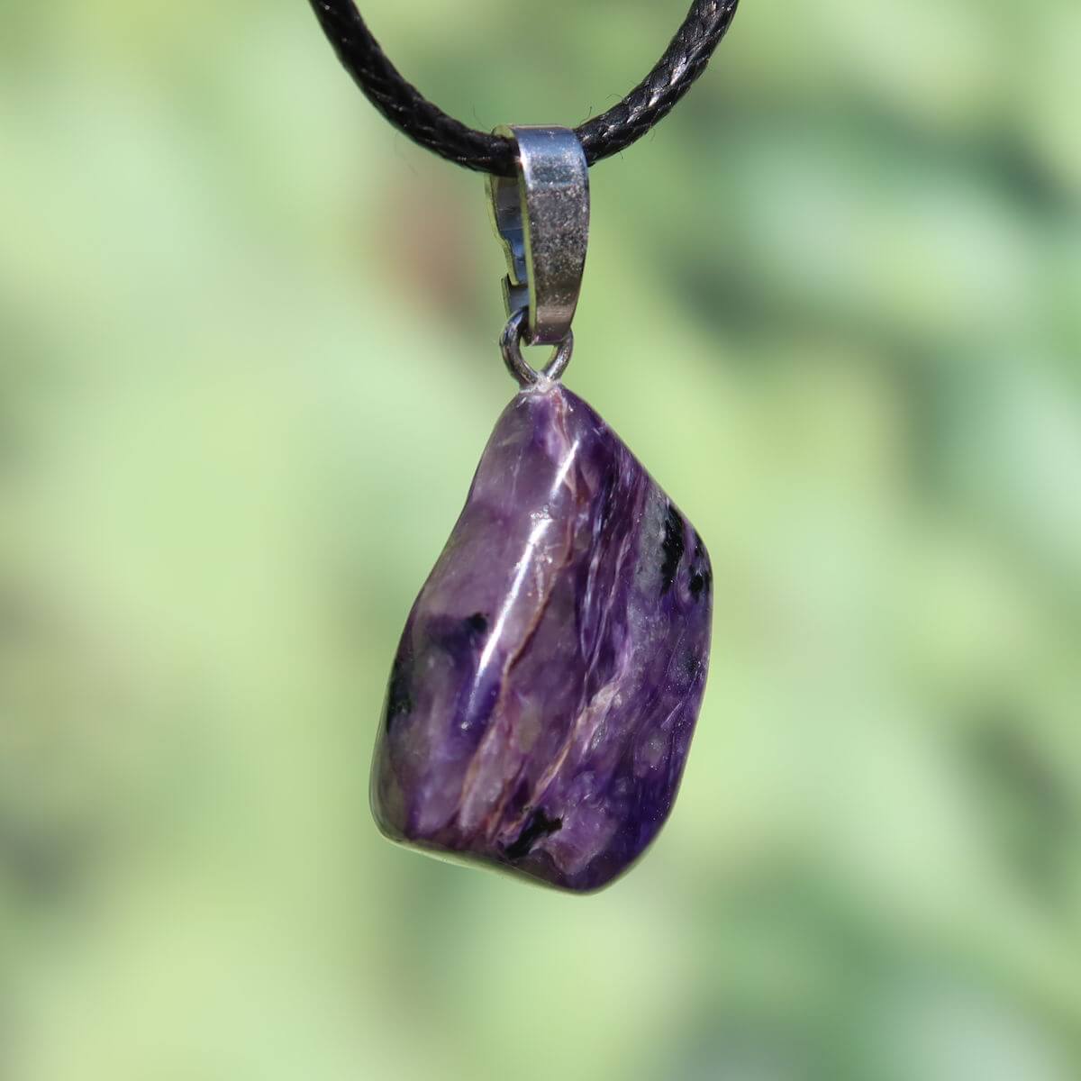 Charoit 1A Anhänger mit Silberschlaufe 25mm, tiefviolett, online kaufen bei Steinweltn in Graz und Wiener Neustadt.