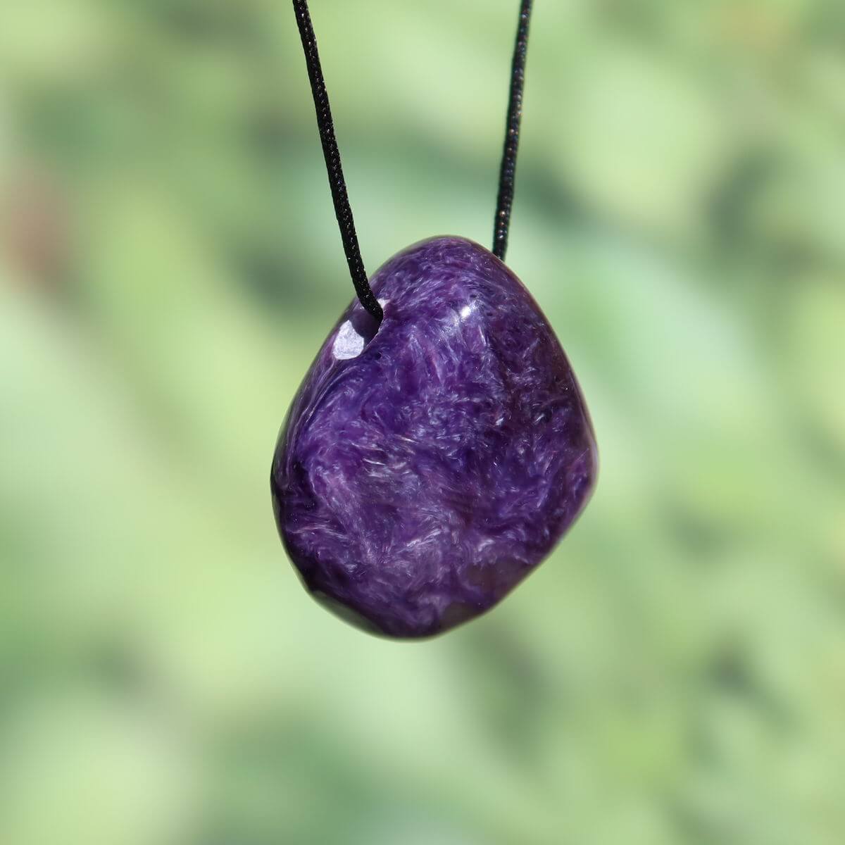 Charoit Anhänger Tscharoit Čaroit, kaufen online, seltene tiefviolette Farbe, Steinweltn Graz Wiener Neustadt, UNIKAT Nr. 4