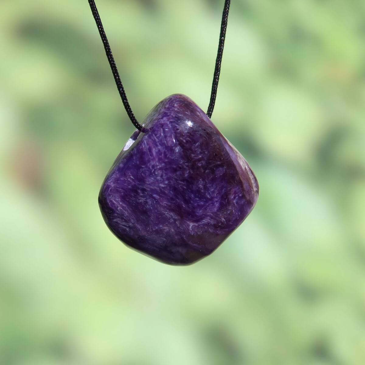 Charoit Anhänger Tscharoit Čaroit, kaufen online, seltene tiefviolette Farbe, Steinweltn Graz Wiener Neustadt, UNIKAT Nr. 4