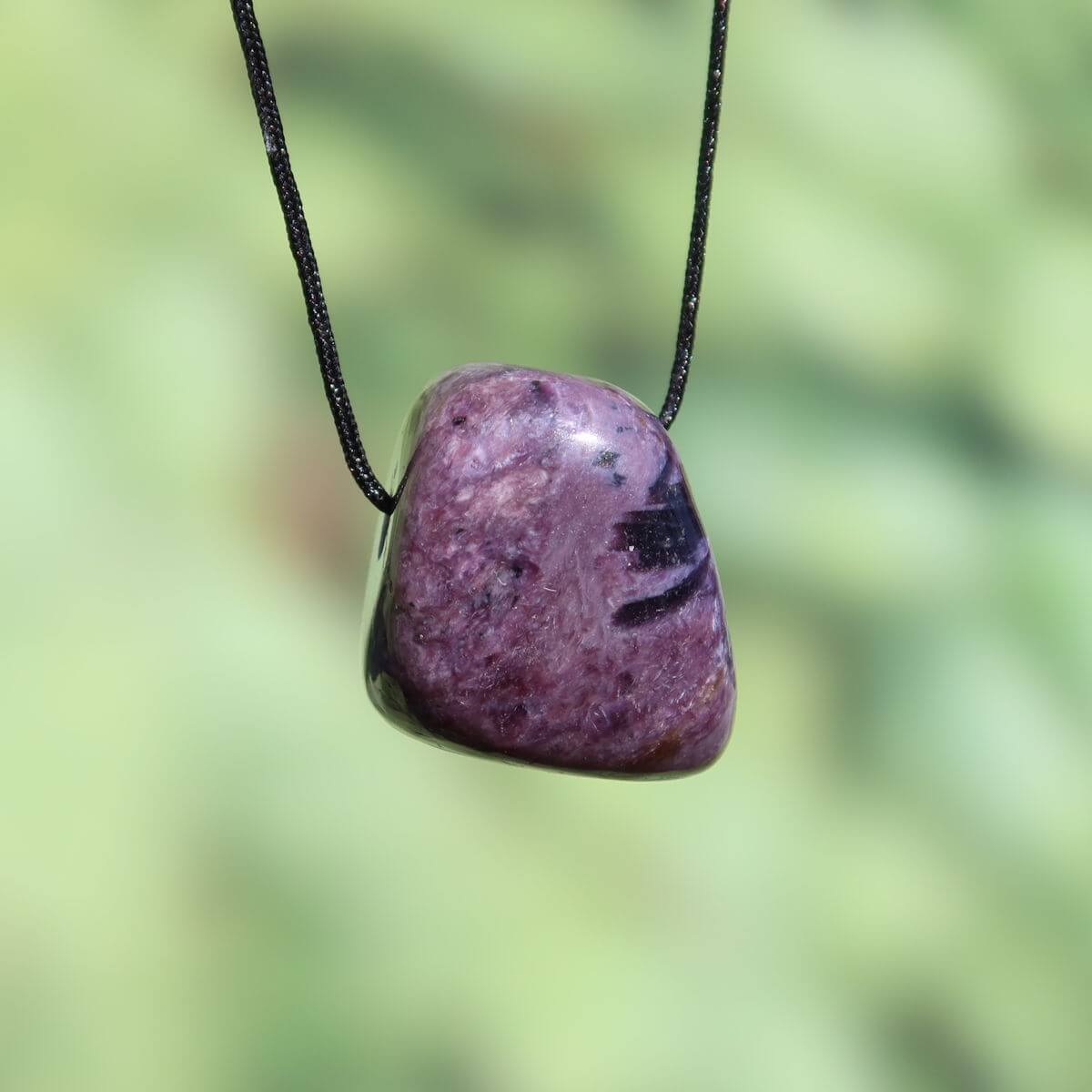 Charoit Anhänger 20mm UNIKAT Nr. 5 in tiefem Violett, kaufen Online bei Steinweltn Graz und Wiener Neustadt, für Ketten