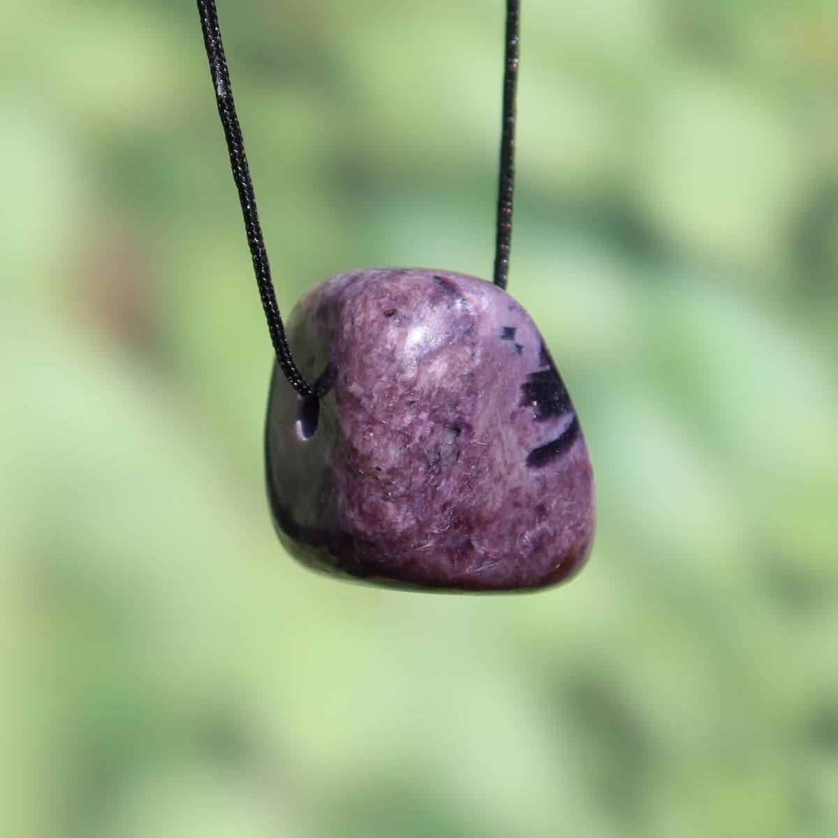 Charoit Anhänger 20mm UNIKAT Nr. 5 in tiefem Violett, kaufen Online bei Steinweltn Graz und Wiener Neustadt, für Ketten