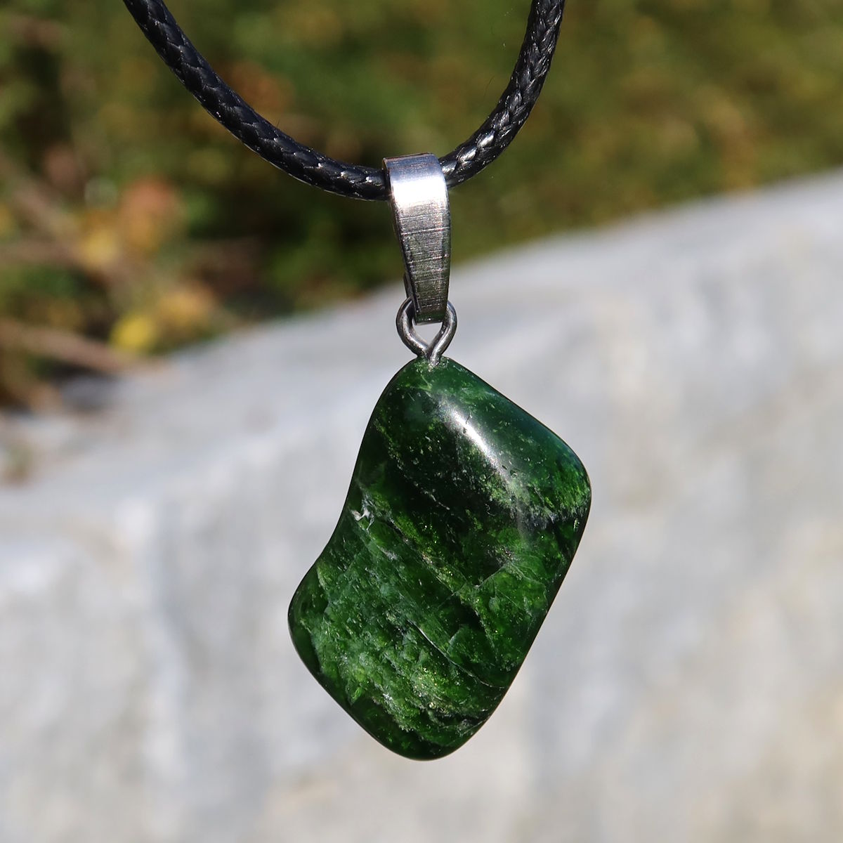 Natürlicher Chromdiopsid Anhänger 25mm - Kreativität und Leichtigkeit - UNIKAT Nr. 15