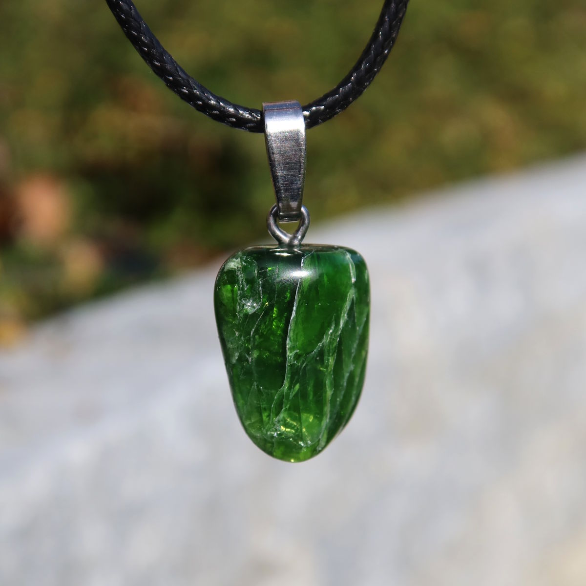 Natürlicher Chromdiopsid Anhänger 20mm - Kreativität und Leichtigkeit - UNIKAT Nr. 4, elegantes grünes Schmuckstück