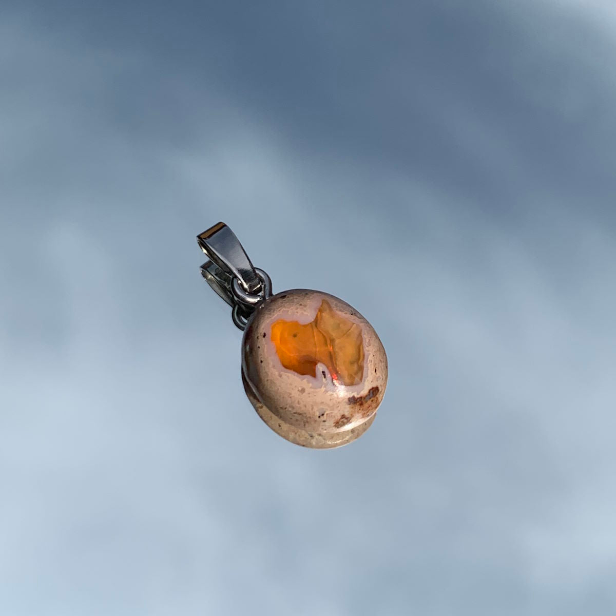 Geschliffener Feueropal Anhänger Steinwelten 