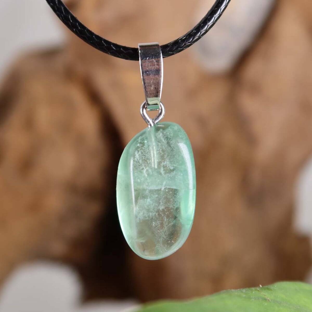 Fluorit Anhänger mit Silberöse, Unikat Edelstein, grüner und transparenter Farbverlauf, für Konzentration und Neuanfang.