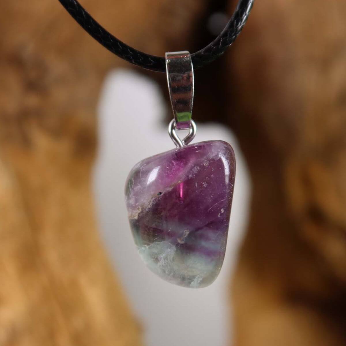 Fluorit Anhänger Unikat mit Silberöse, violett-grün Farbverlauf, hochwertige Verarbeitung, ideal für Konzentration und Neuanfang.