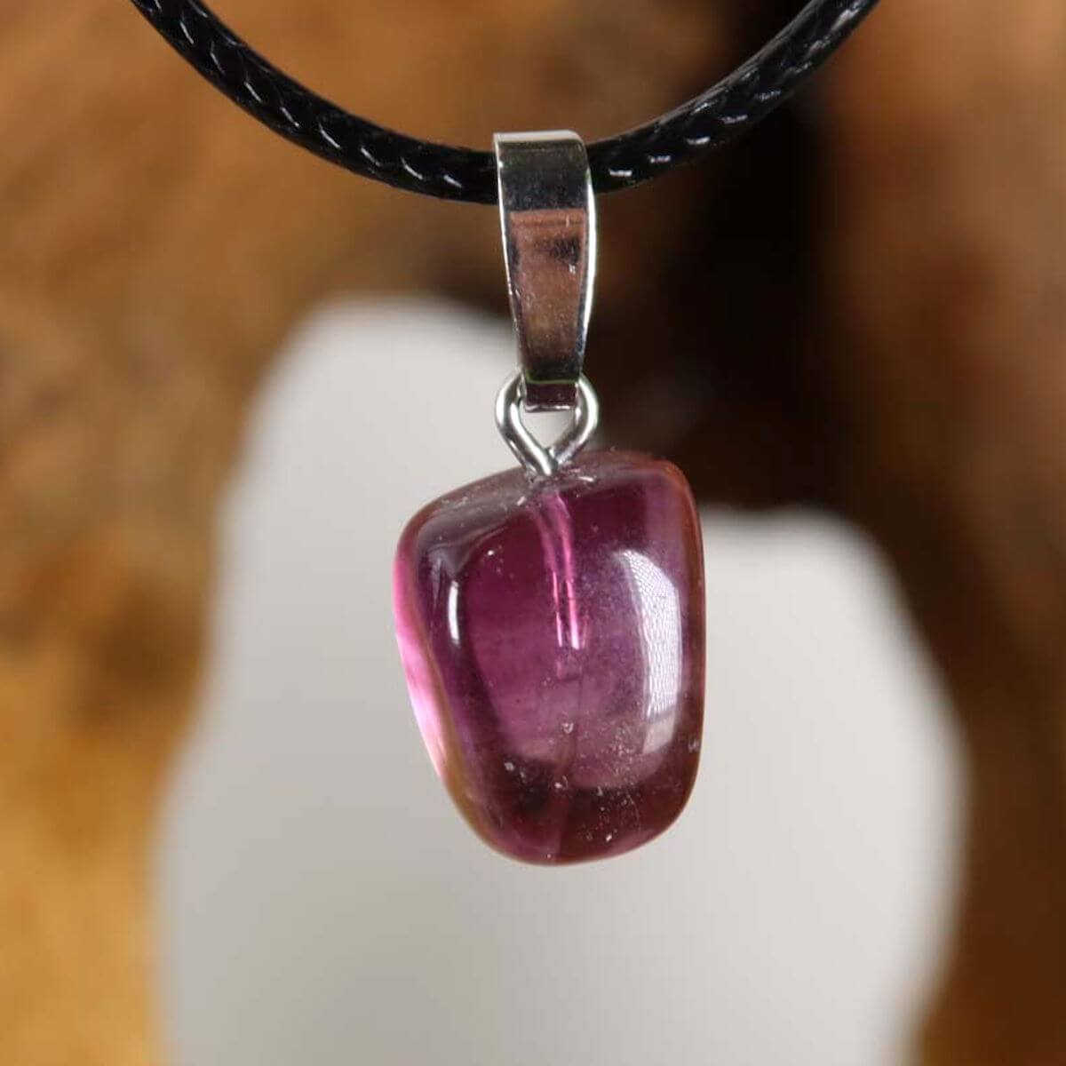 Fluorit Anhänger in tiefem Violett mit Silberöse, Unikat Nr. 2, Konzentration und Freiheit fördernder Edelstein, 1A Qualität.