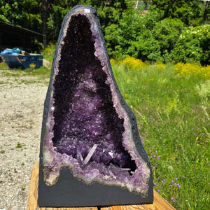 Amethyst Geode – Harmony and Relaxation - 52x31x21cm - No. 51