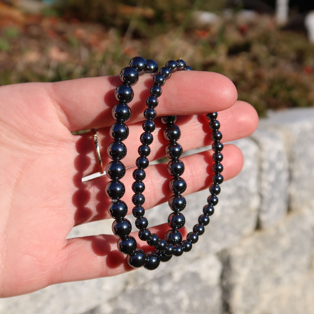 Hämatit Edelstein Armband für schmale Handgelenke in Varianten 4-6 oder 8mm, handgehalten, steinheilkundlicher Blutstein