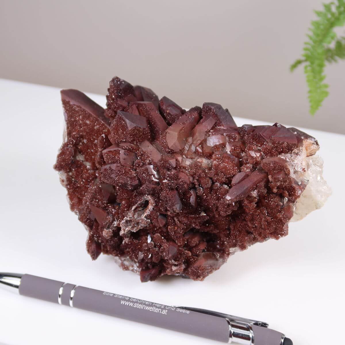 Seltene Hämatit Quarz Bergkristall Stufe aus Marokko, 12x11x7cm, ideal für Sammler, online kaufen bei Steinwelten Graz und Wiener Neustadt.