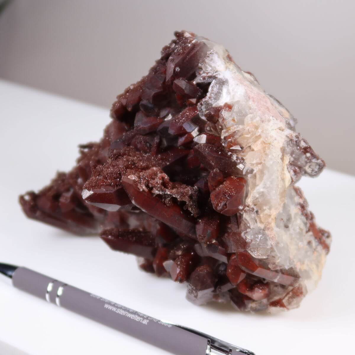 Hämatit Quarz Bergkristall Eisenquarz Sammlerstück aus Marokko, 15x13x11cm, mit intensiver Farbe und außergewöhnlicher Qualität, online kaufen.