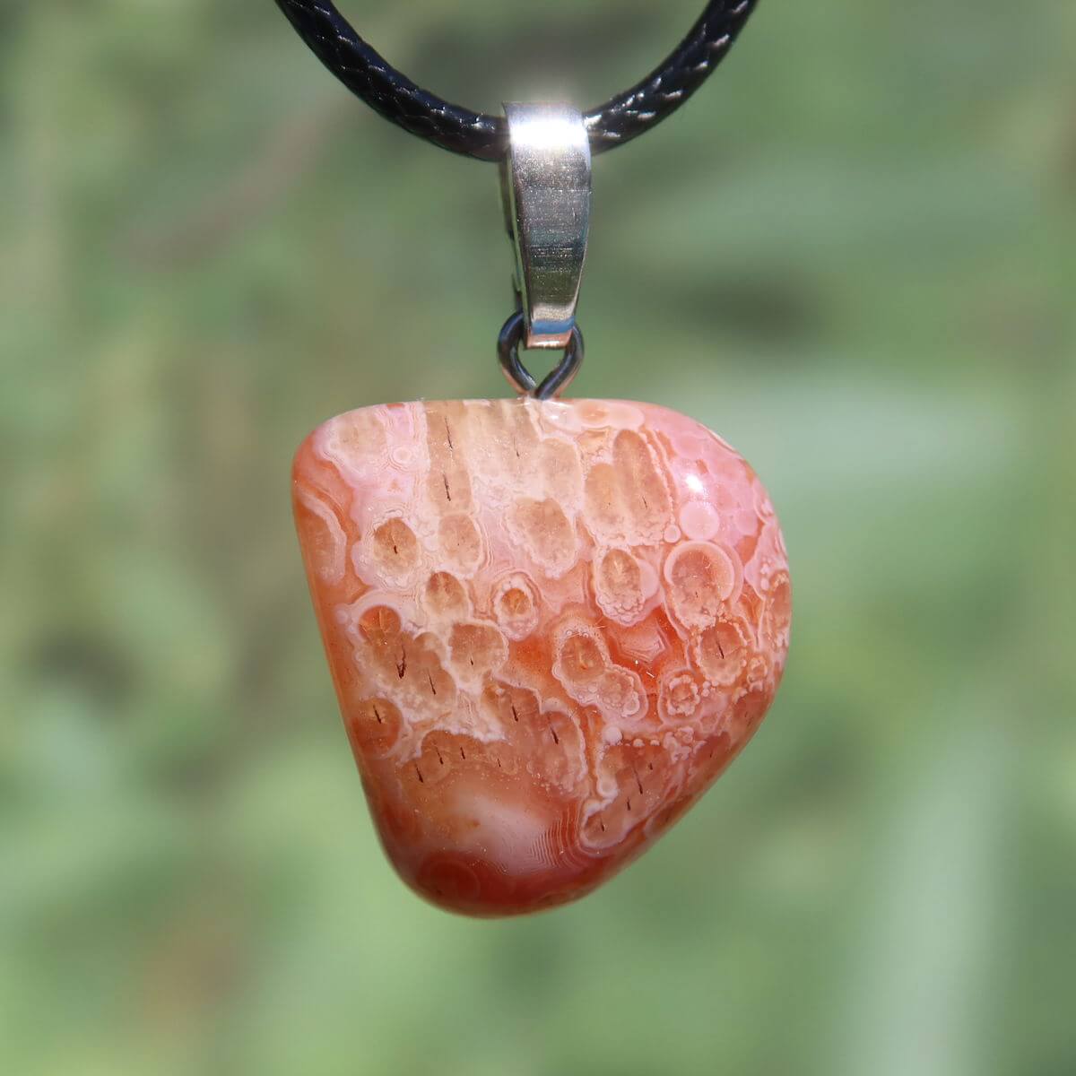 Natürlicher Karneol Anhänger 24mm in kräftigem Orange und Rot, einzigartiges Design, UNIKAT Nr. 16, Lebensfreude und Energie