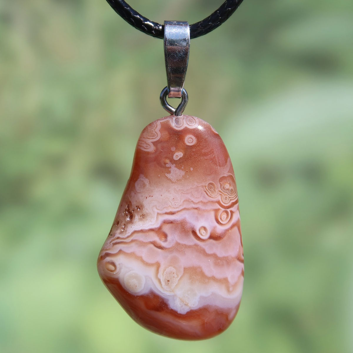 Natürlicher Karneol Anhänger 33mm mit einzigartigen Maserungen, Lebensfreude und Energie, Steinwelten Unikat Nr. 6