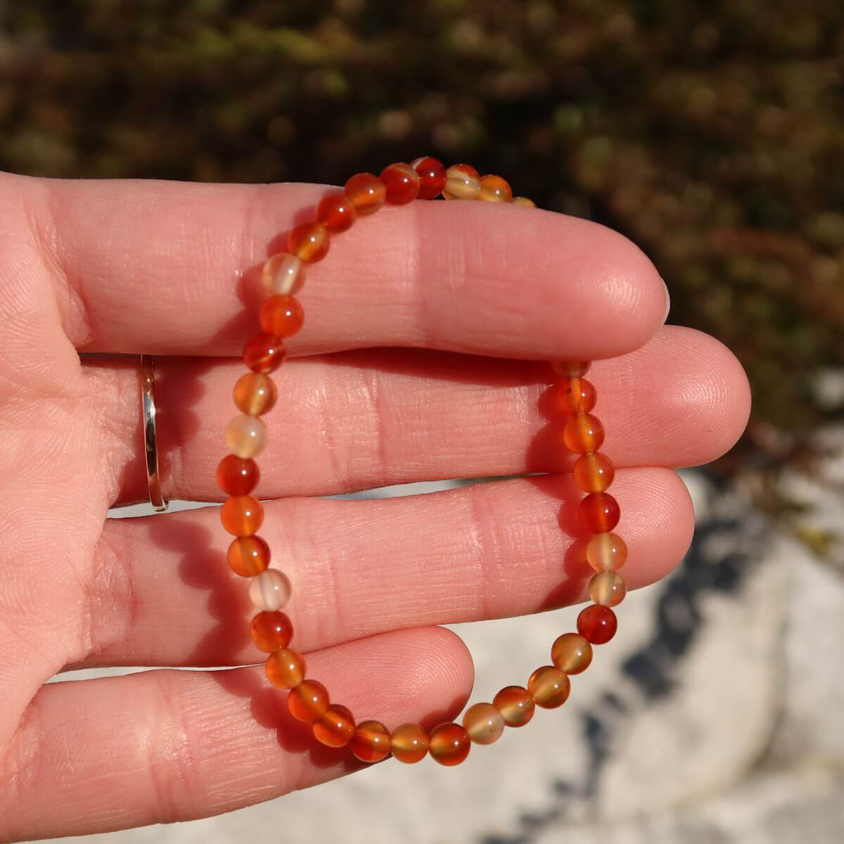 Karneol Edelstein Armband für schmale Handgelenke, 4mm, online kaufen bei Steinwelten Graz und Wiener Neustadt.