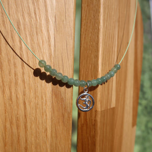 Aventurin grün mit OM Symbol Edelsteinkette, stressabbauende Halskette mit grünem Aventurin und OM Anhänger, Länge 40cm