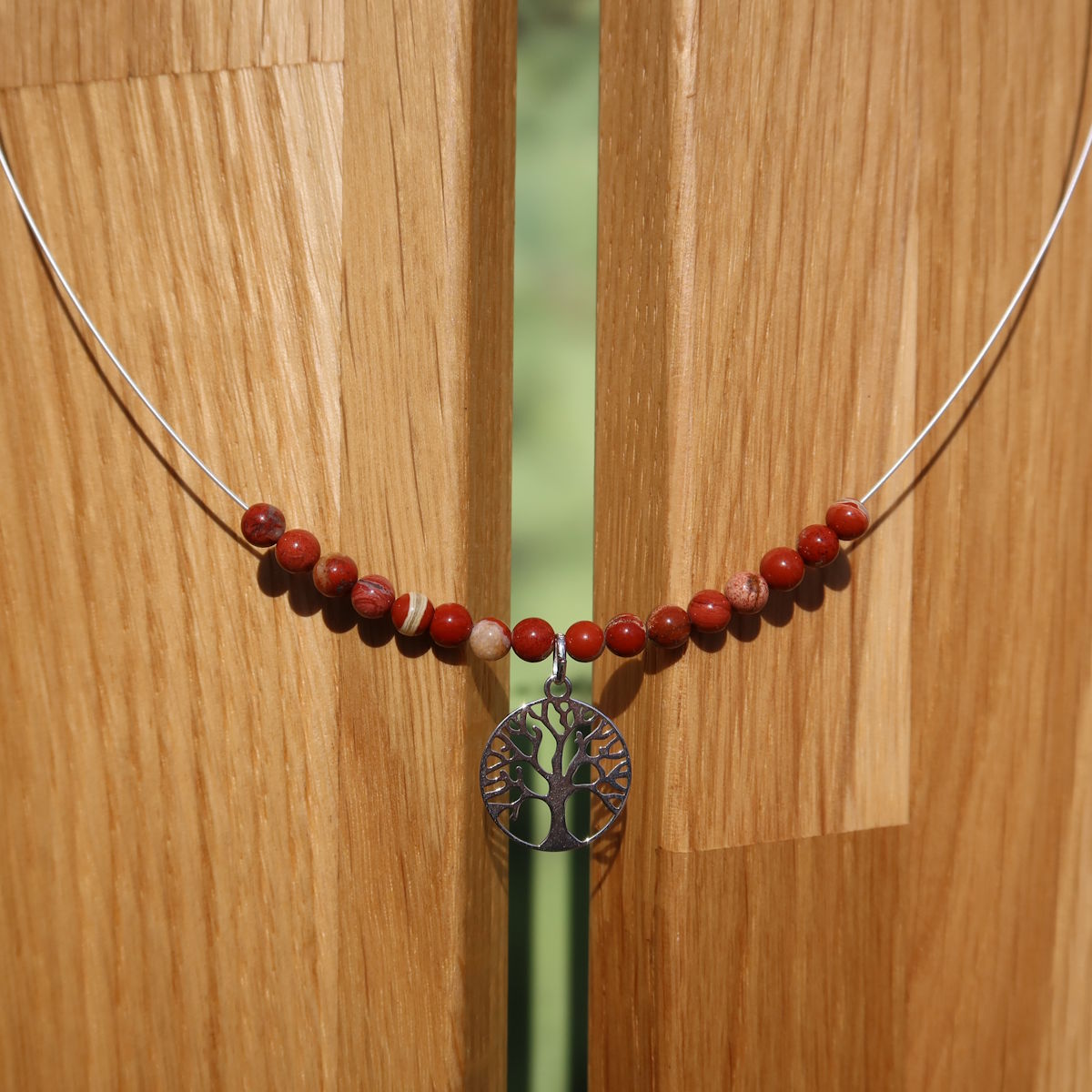 Jaspis rot Edelsteinkette Lebensbaum 40cm - Erdung und Kraft - Nr. 12 auf Holzständer, Baum des Lebens Anhänger