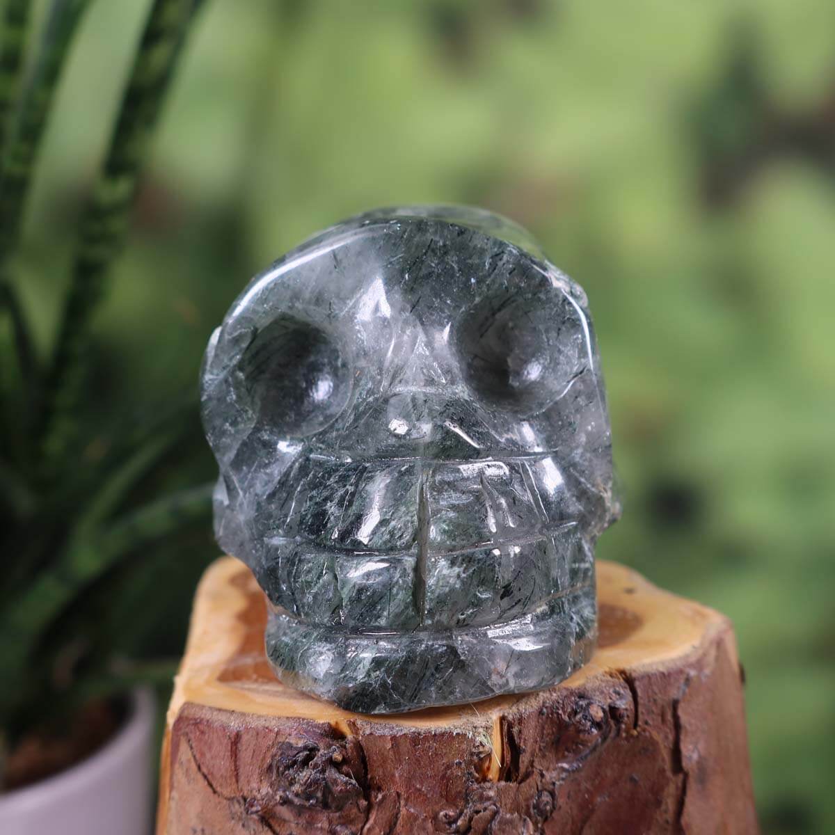 Handmade Actinolite Quartz Crystal Skull - Unique Collector's Piece - Mineralien und Edelsteine online kaufen - 8x6 cm
