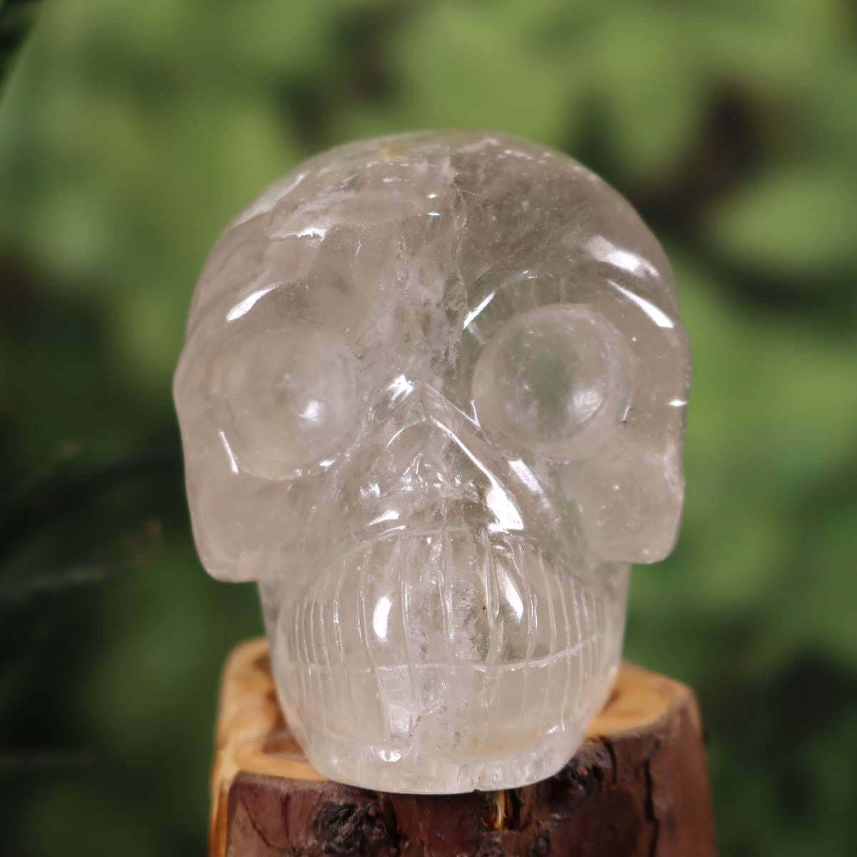 Echter Bergkristall Schädel handgefertigt, 9x9 cm, außergewöhnliche Form, Sammlerstück, Steinwelten Kristall Schädel online kaufen.