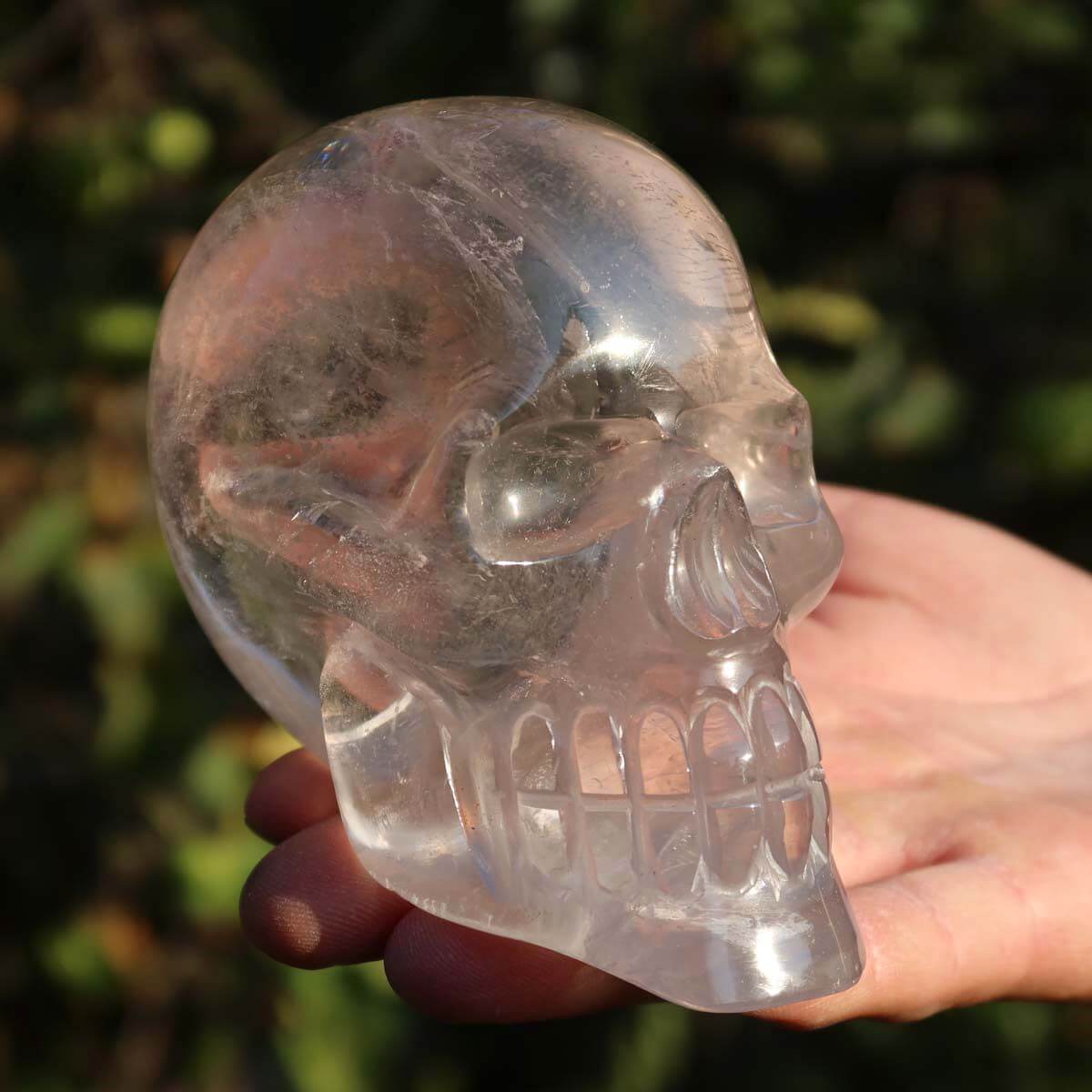 Echter handgefertigter Kristall Schädel aus Bergkristall, einzigartiges Design, von Steinwelten online kaufen, 11x9 cm Größe