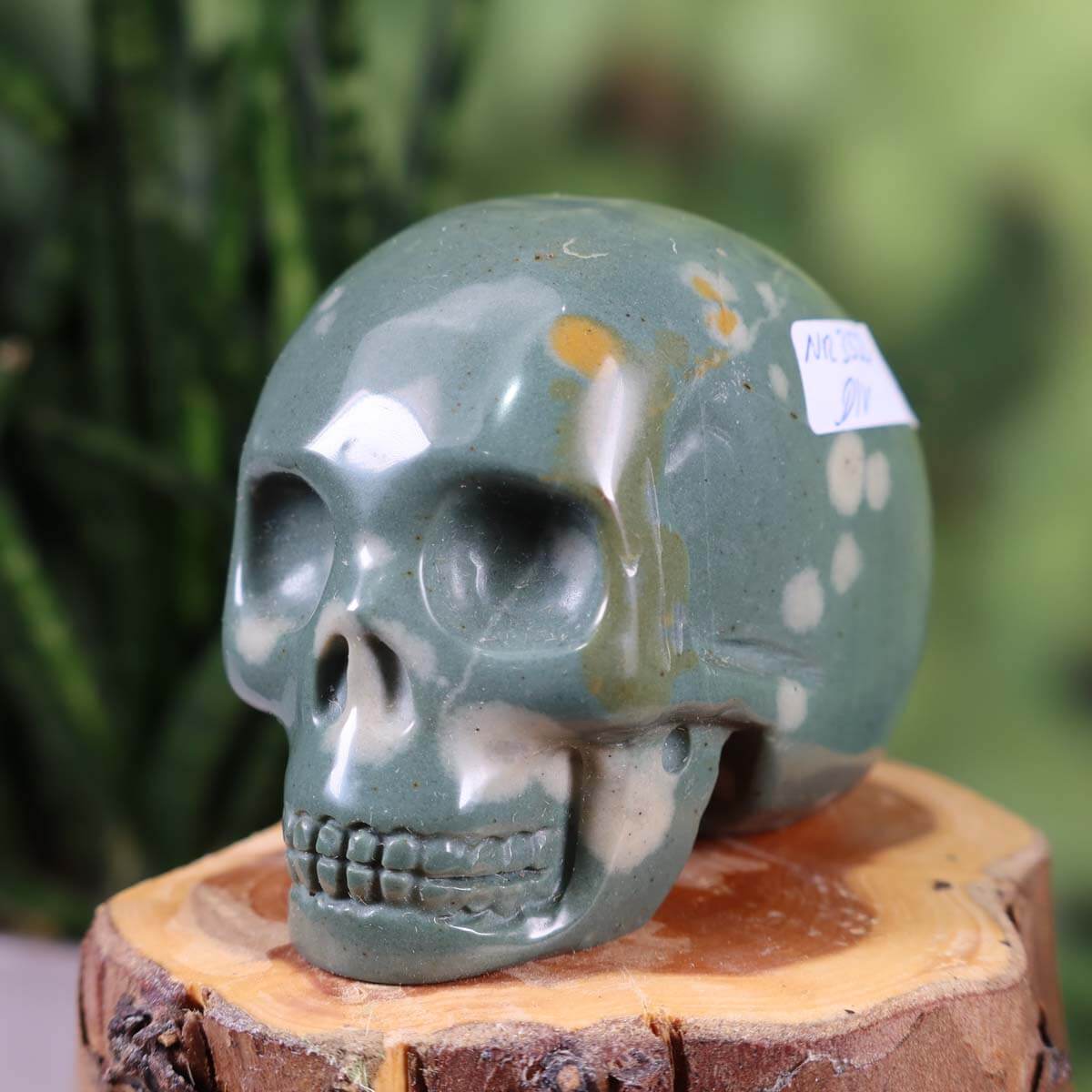 Echter Kristall Schädel aus Naturstein handgefertigt, ca. 7x6 cm, online bei Steinwelten kaufen.