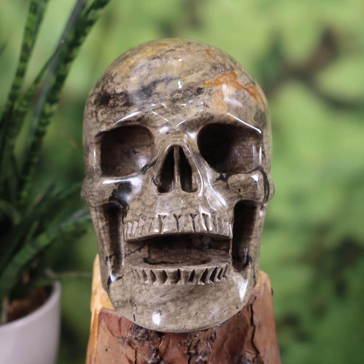 Echter Kristall Schädel aus Naturstein, handgefertigt mit außergewöhnlichen Mustern. Einzigartiges Sammlerstück - 13x10 cm. Nr. 40