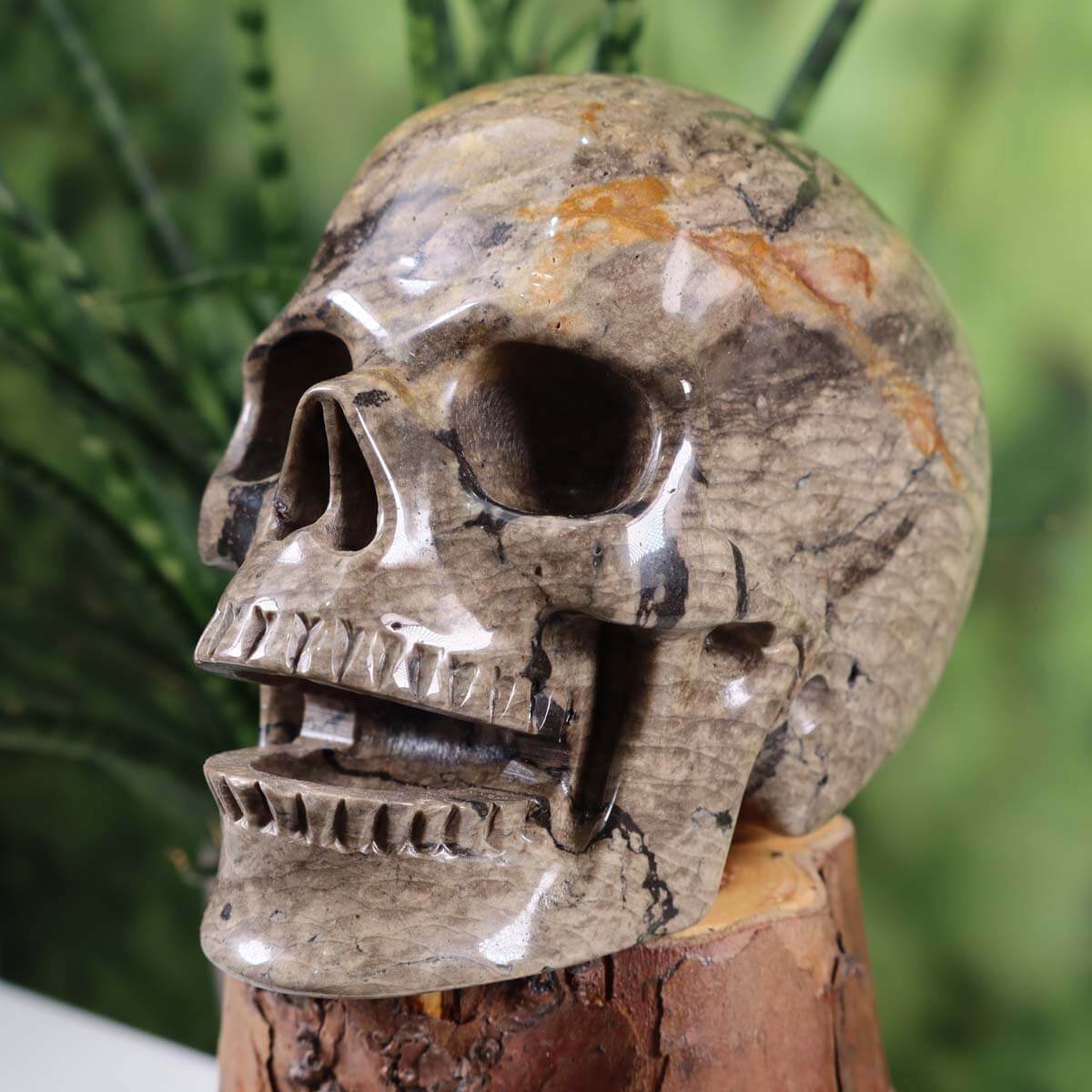 Echter Kristall Schädel aus Naturstein, handgefertigt mit außergewöhnlichen Mustern. Einzigartiges Sammlerstück - 13x10 cm. Nr. 40