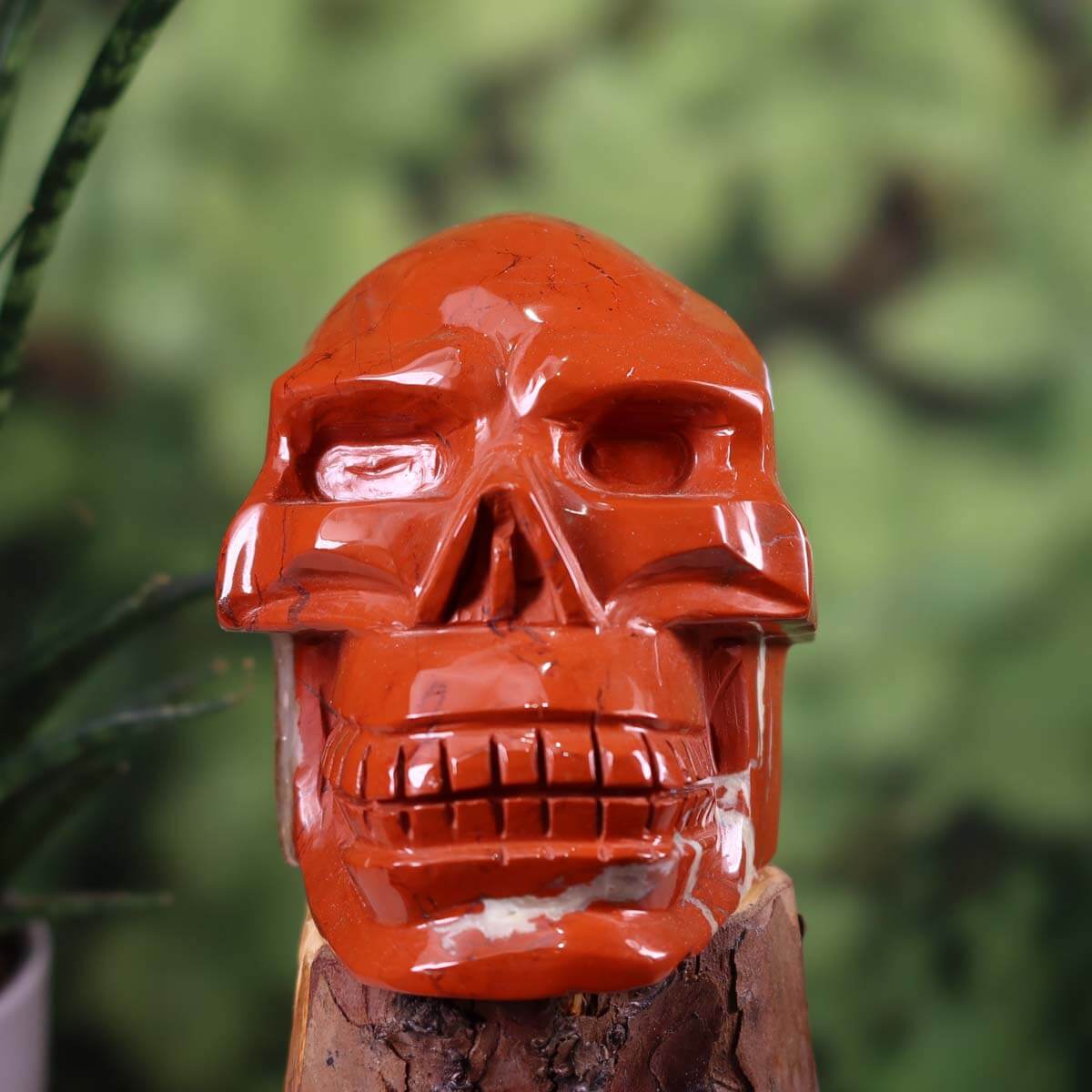 Echter großer Kristall Schädel aus Roter Jaspis, handgefertigt, 13x10 cm, online kaufen bei Steinwelten – Naturstein Skulptur