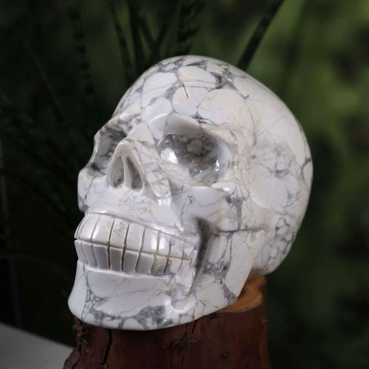 Handcrafted magnesite crystal skull, unique collector's item from Wiener Neustadt, 14x11 cm, exceptional form.