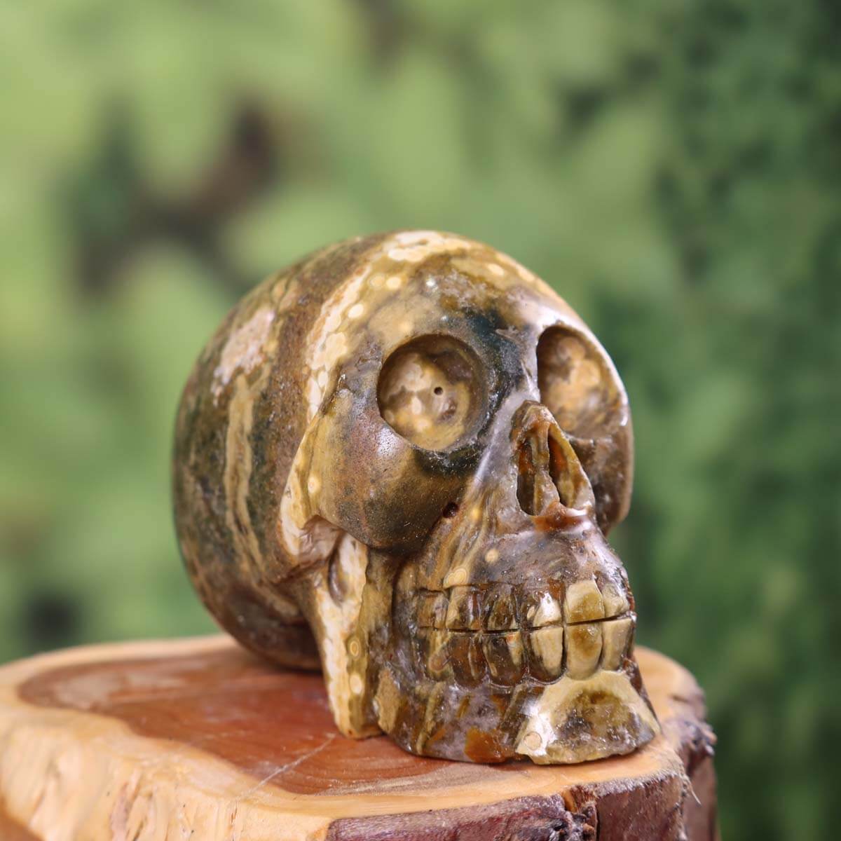 Handcrafted Ocean Chalcedony Crystal Skull, unique gemstone sculpture, 7x5 cm, perfect for collectors. Available online at Steinwelten.