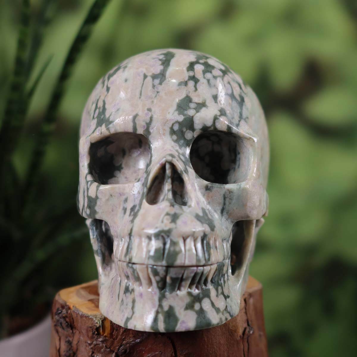 Echter großer Kristall Schädel aus Ozeanchalcedon, handgefertigt, 12x10 cm, einzigartiges Kunstwerk, Wiener Neustadt Mineralien.