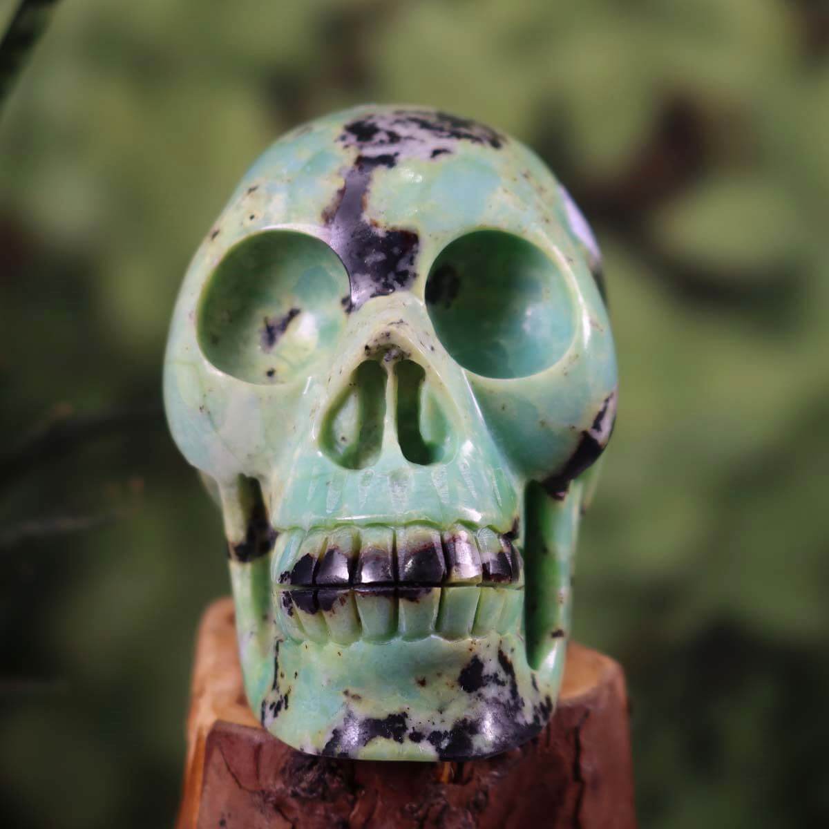 Großer handgefertigter Kristall-Schädel aus Serpentin, außergewöhnliche Form, Steinwelten Sammlerstück online kaufen, 13x10 cm Nummer 297.