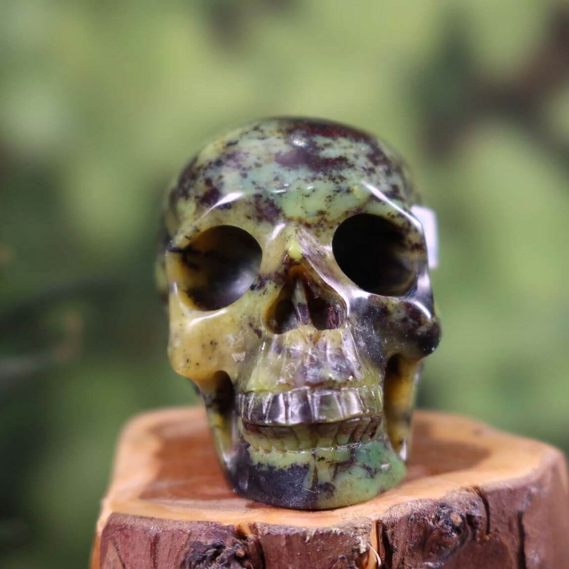 Echter Kristall Schädel aus Serpentin, handgefertigt, 6x5 cm, Steinwelten Unikat, jetzt online kaufen.